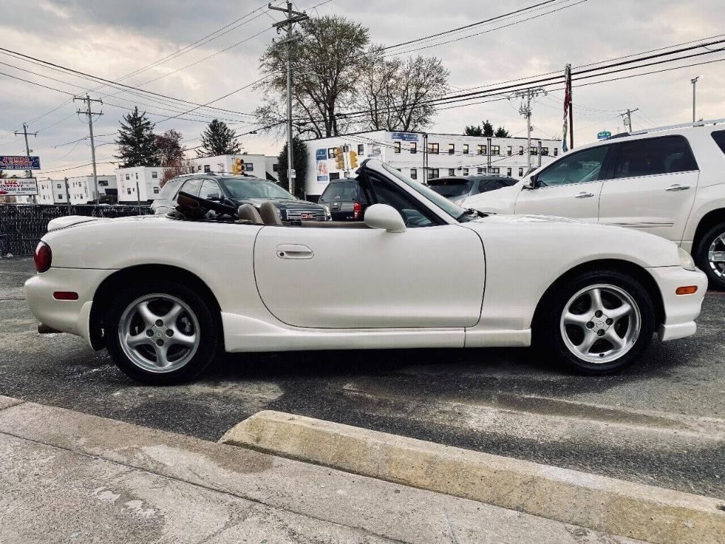 used 2000 Mazda MX-5 Miata car, priced at $8,995