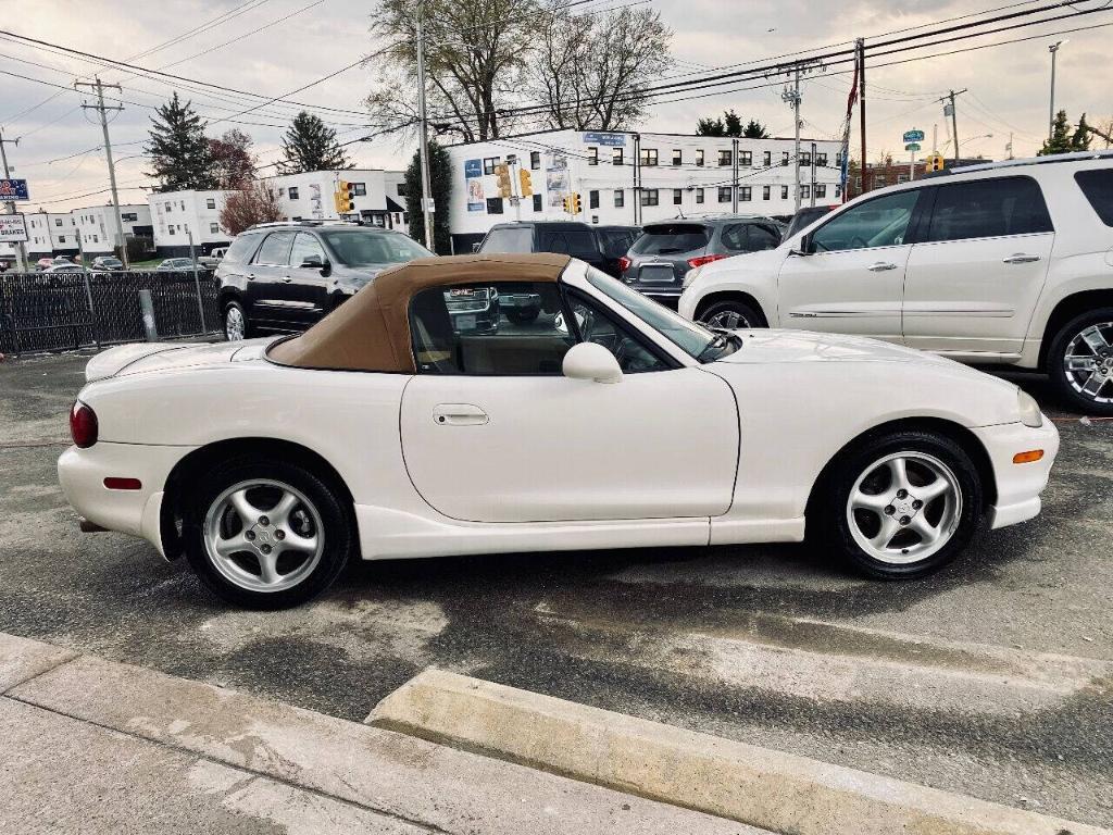 used 2000 Mazda MX-5 Miata car, priced at $8,995