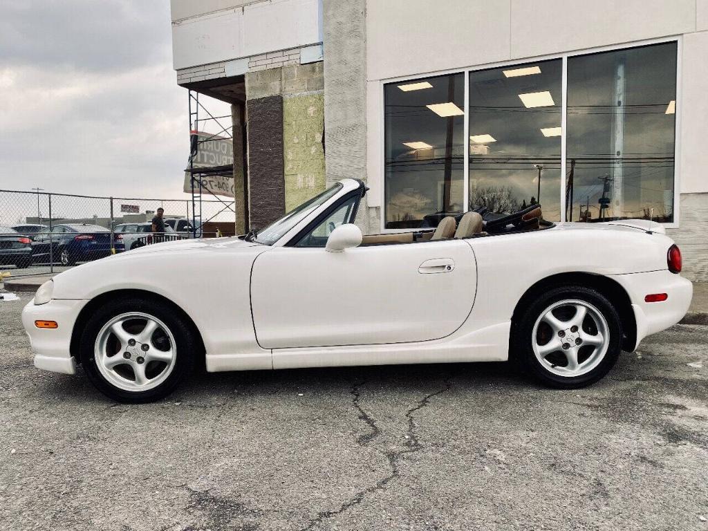 used 2000 Mazda MX-5 Miata car, priced at $8,995