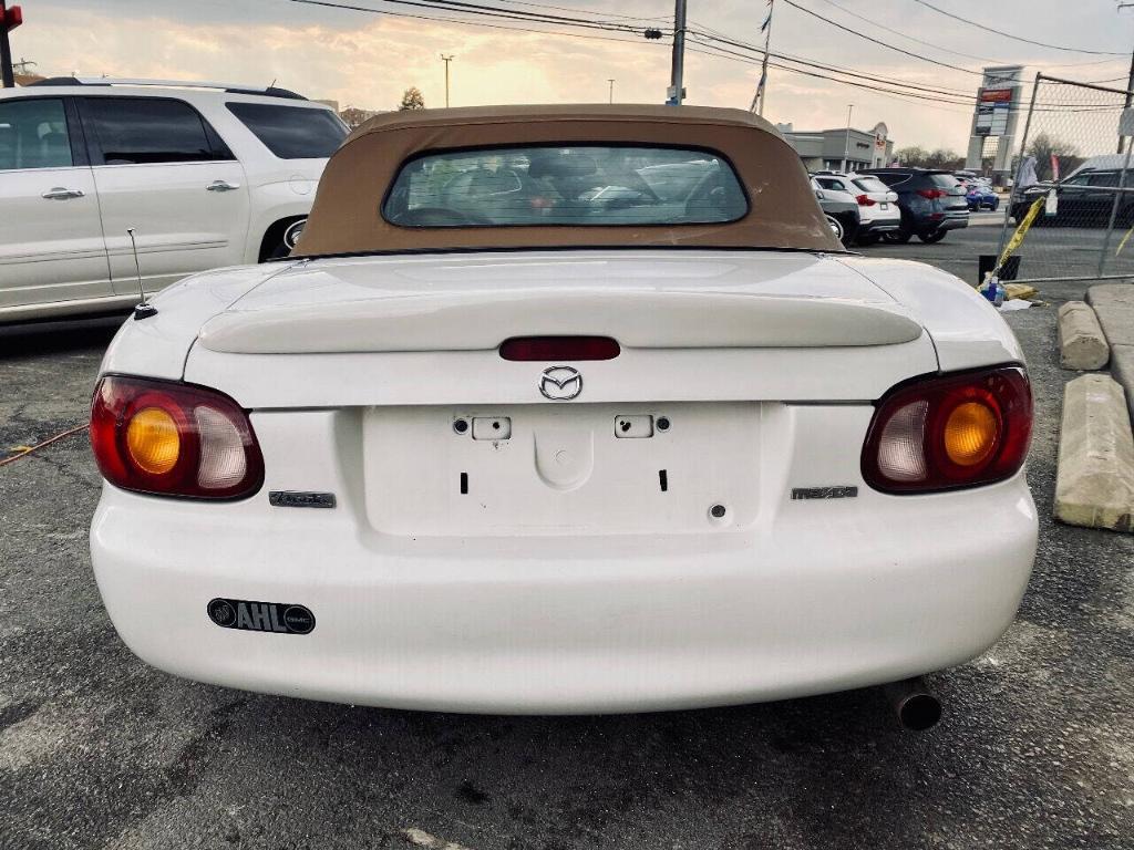 used 2000 Mazda MX-5 Miata car, priced at $8,995