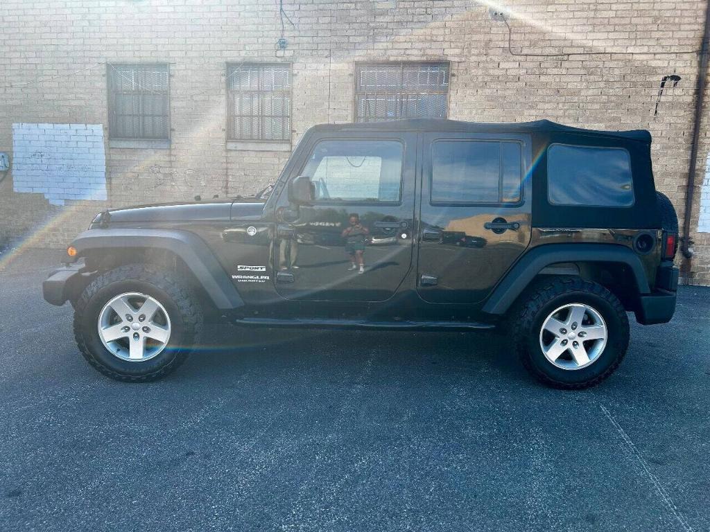 used 2015 Jeep Wrangler Unlimited car, priced at $14,995