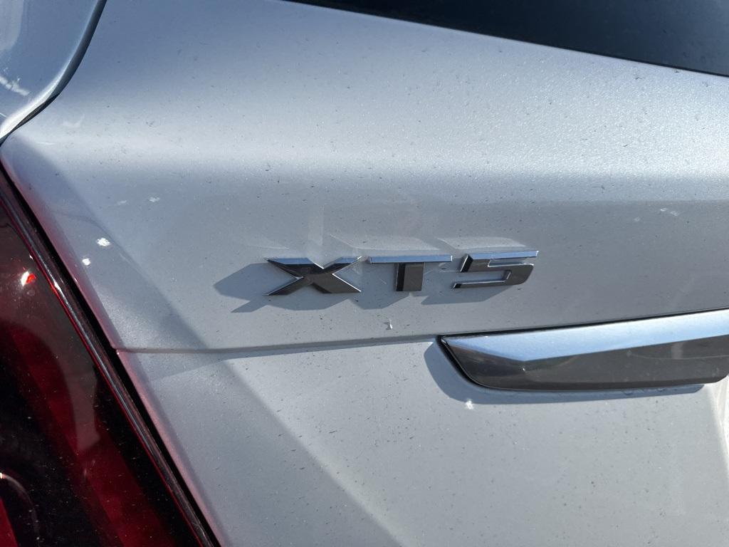 used 2023 Cadillac XT5 car, priced at $41,999