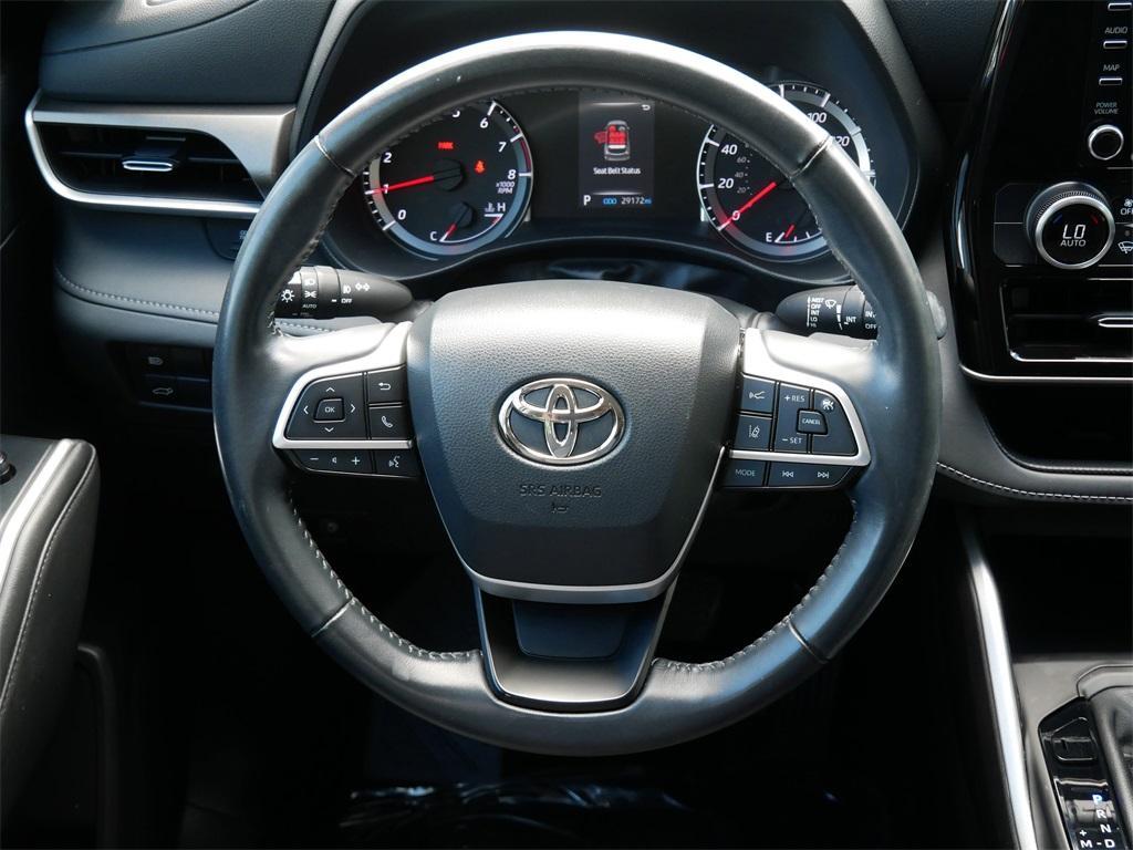 used 2022 Toyota Highlander car, priced at $37,999