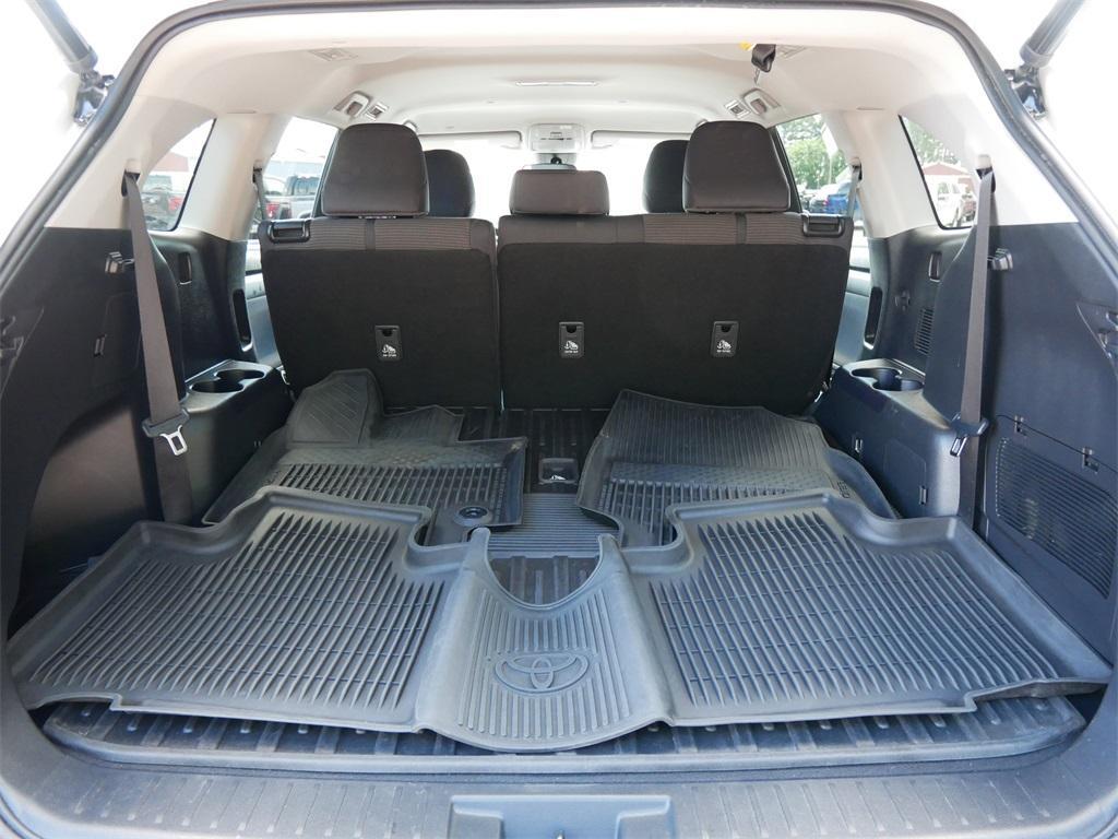 used 2022 Toyota Highlander car, priced at $37,999