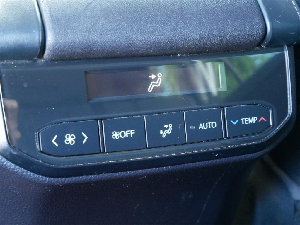 used 2022 Toyota Highlander car, priced at $37,999