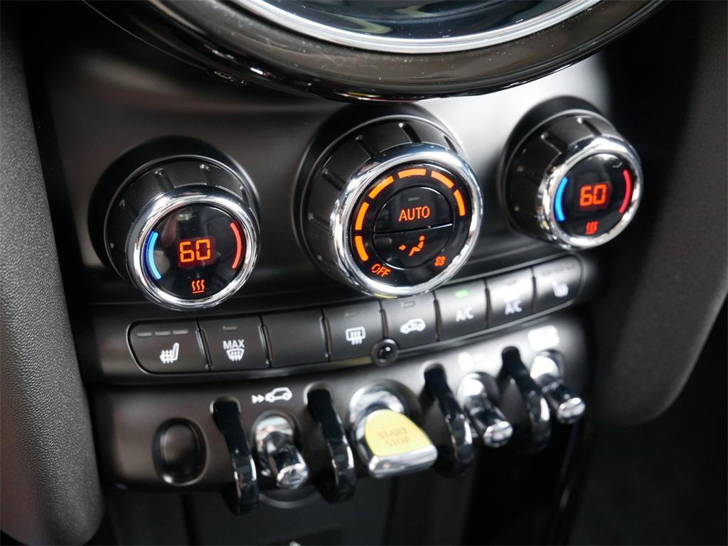 used 2024 MINI SE Hardtop car, priced at $18,999