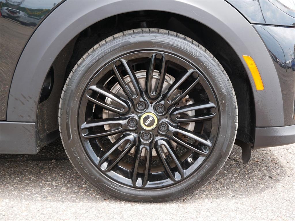 used 2024 MINI SE Hardtop car, priced at $18,999