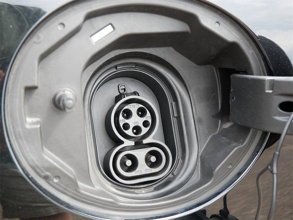 used 2024 MINI SE Hardtop car, priced at $18,999