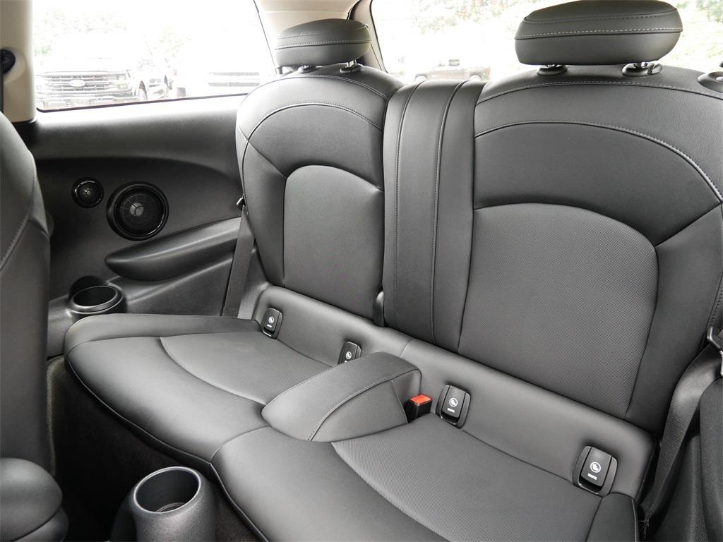 used 2024 MINI SE Hardtop car, priced at $18,999