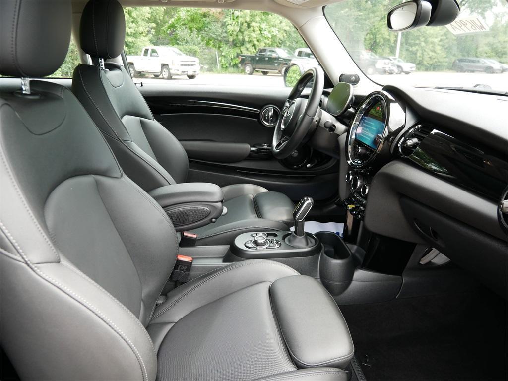 used 2024 MINI SE Hardtop car, priced at $18,999