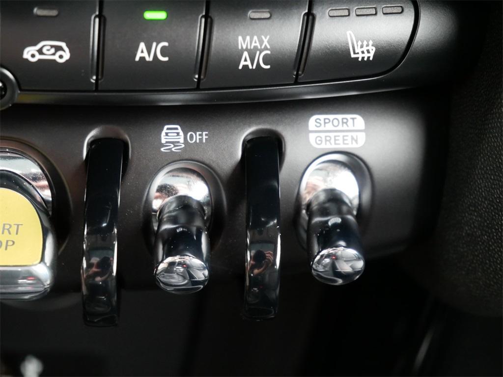 used 2024 MINI SE Hardtop car, priced at $18,999