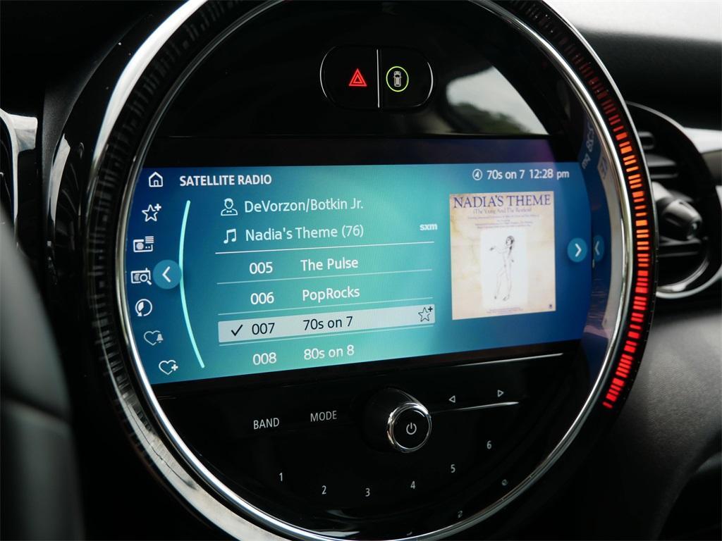 used 2024 MINI SE Hardtop car, priced at $18,999