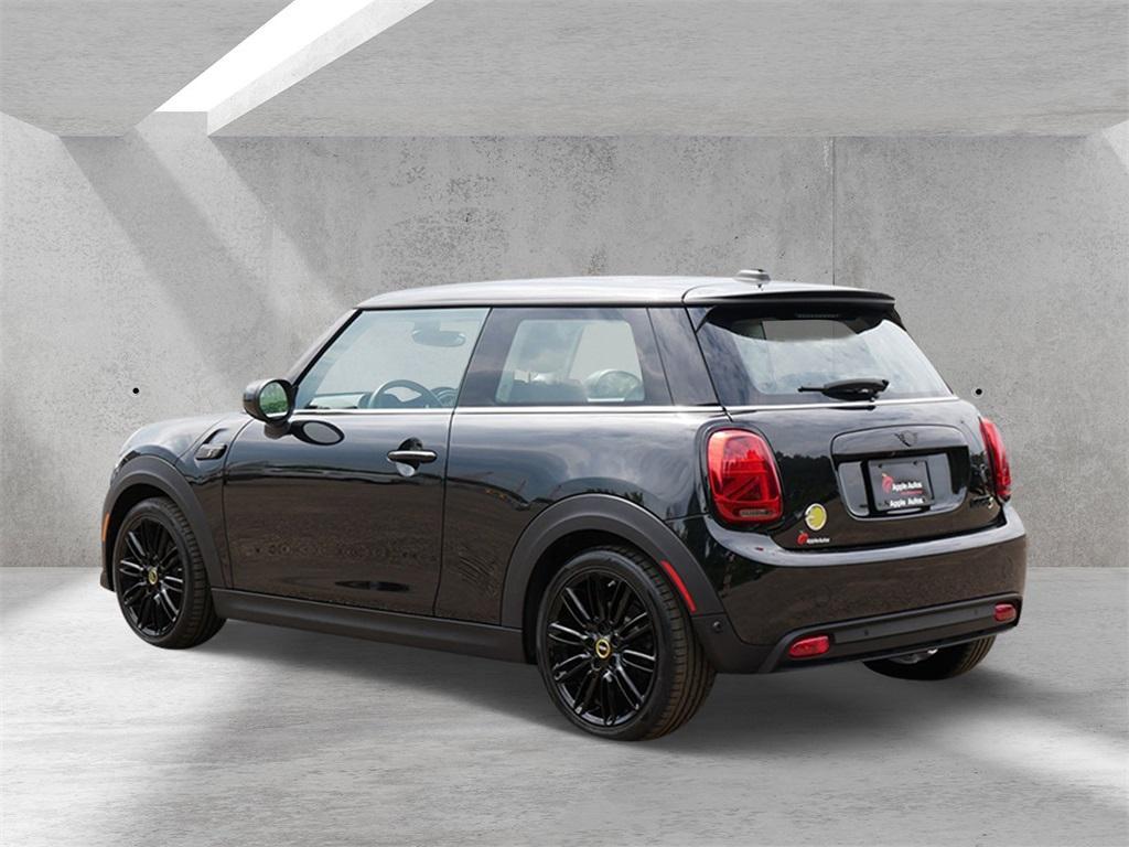 used 2024 MINI SE Hardtop car, priced at $18,999