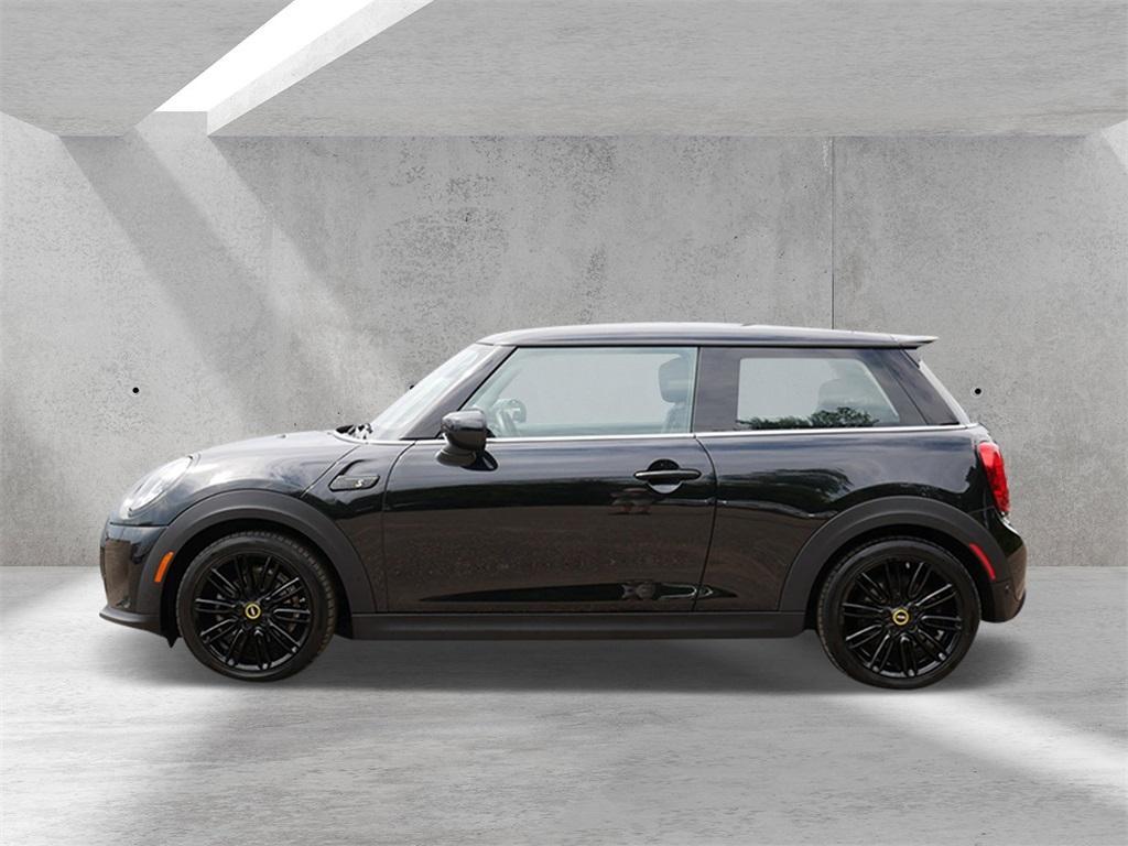 used 2024 MINI SE Hardtop car, priced at $18,999