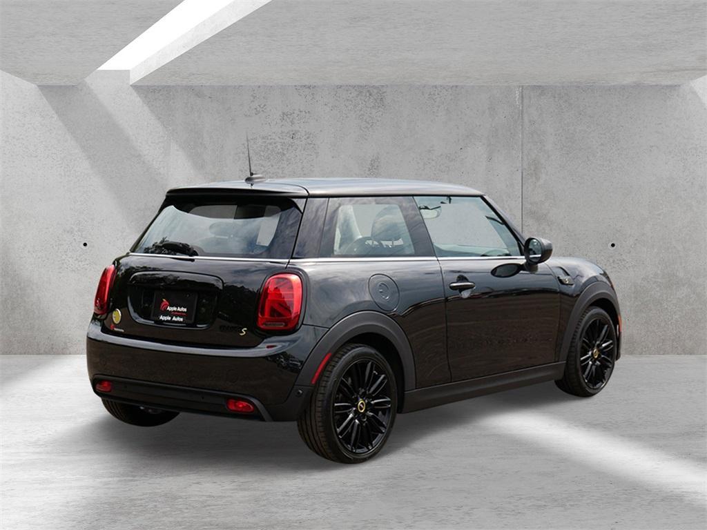 used 2024 MINI SE Hardtop car, priced at $18,999