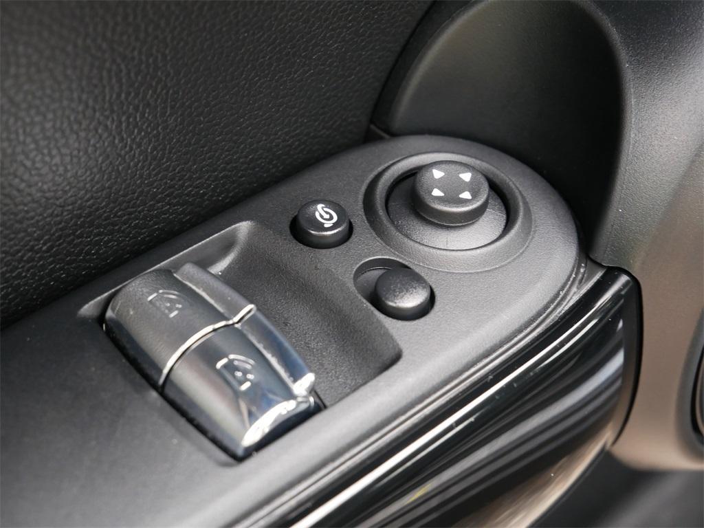 used 2024 MINI SE Hardtop car, priced at $18,999