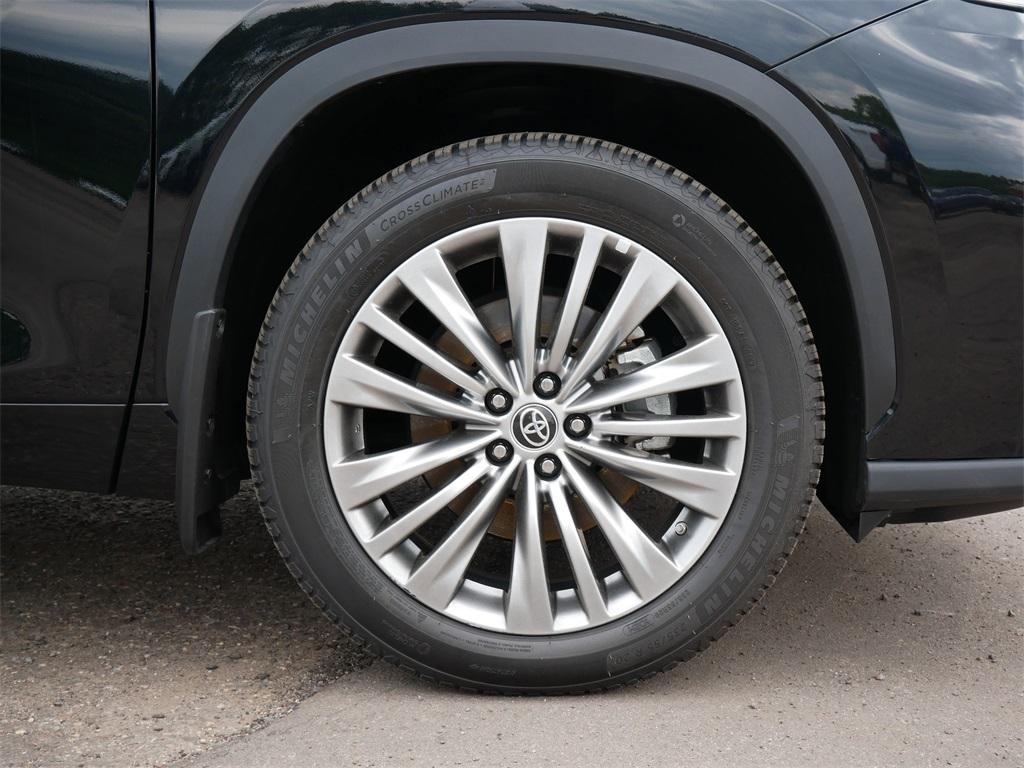 used 2022 Toyota Highlander car, priced at $44,499