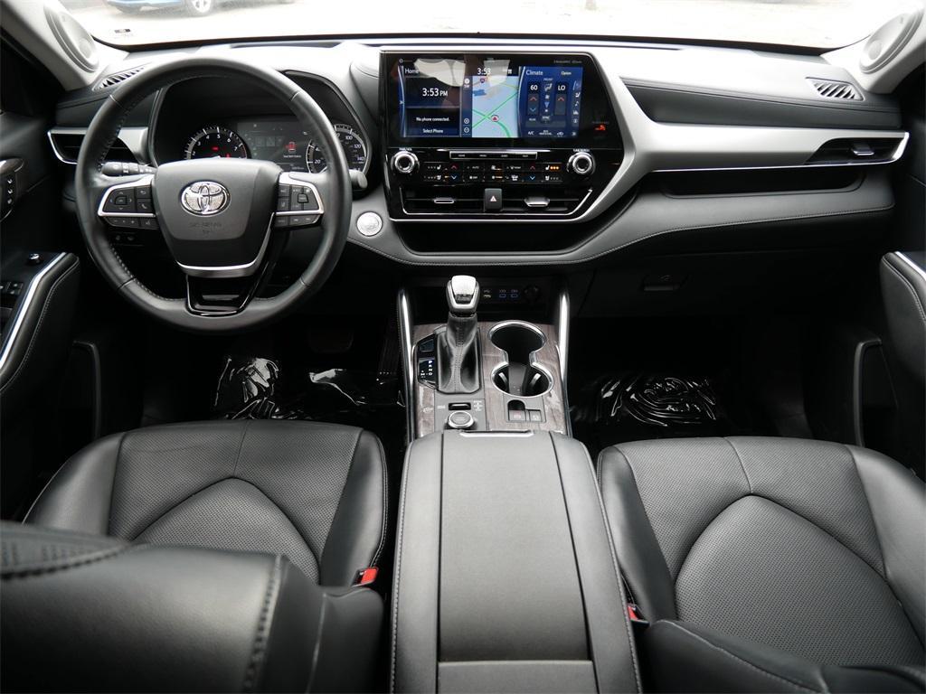 used 2022 Toyota Highlander car, priced at $44,499