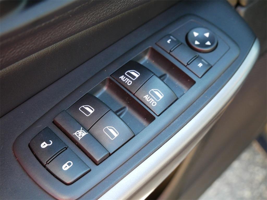 used 2019 Jeep Cherokee car, priced at $17,999