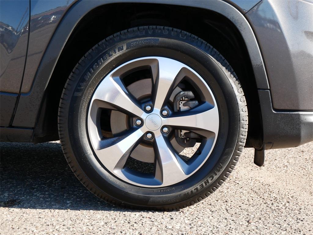 used 2019 Jeep Cherokee car, priced at $17,999