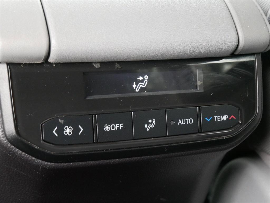 used 2021 Toyota Highlander car, priced at $26,699