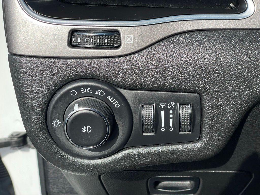 used 2021 Jeep Cherokee car, priced at $18,754