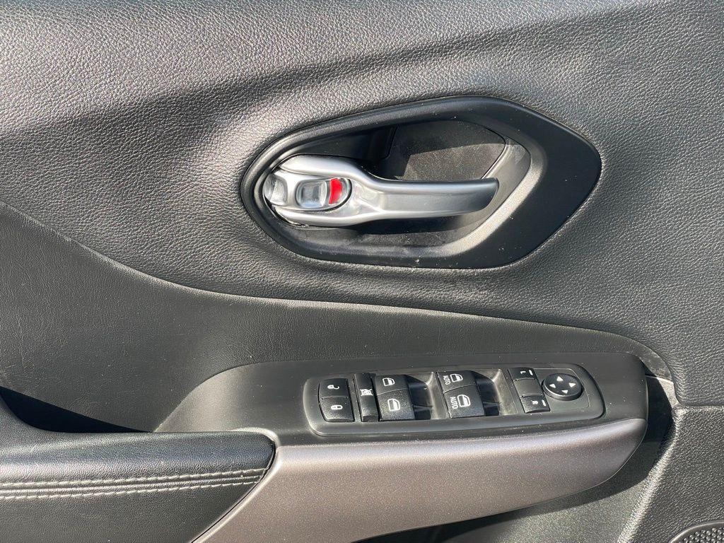 used 2021 Jeep Cherokee car, priced at $18,754