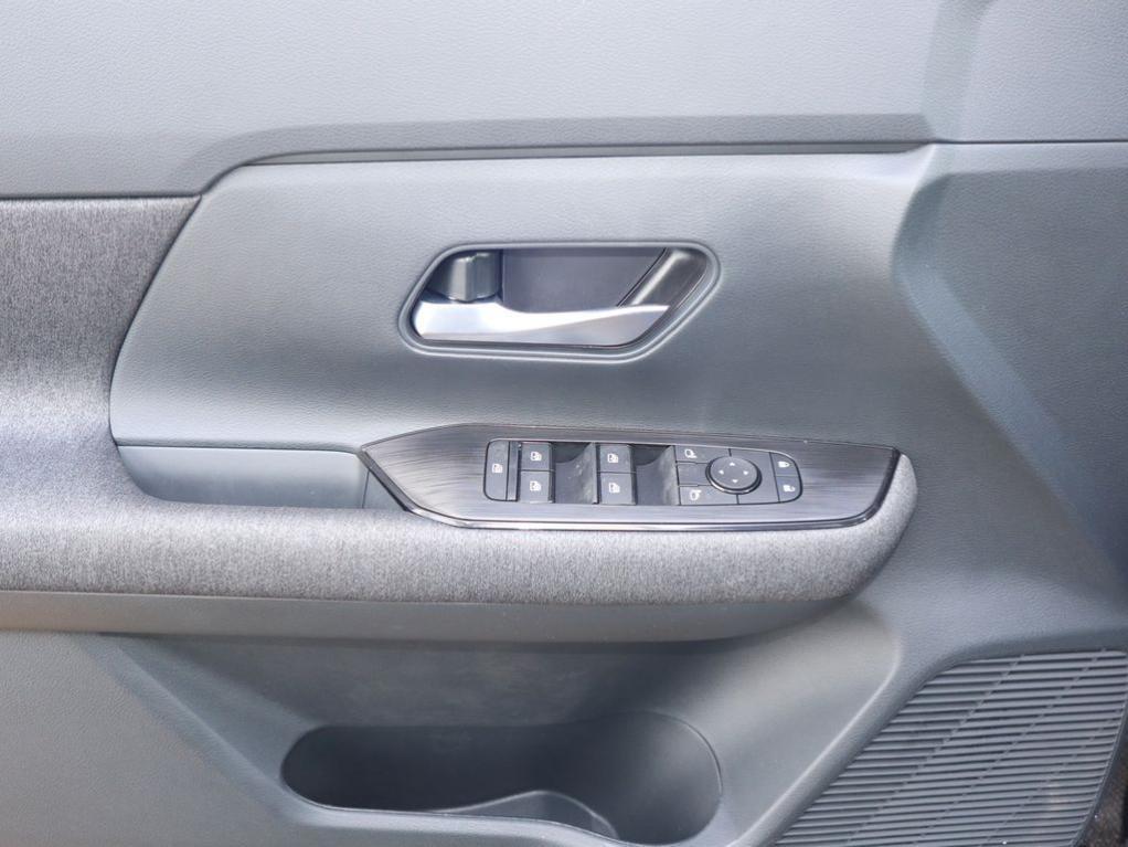 new 2025 Nissan Kicks car, priced at $28,860