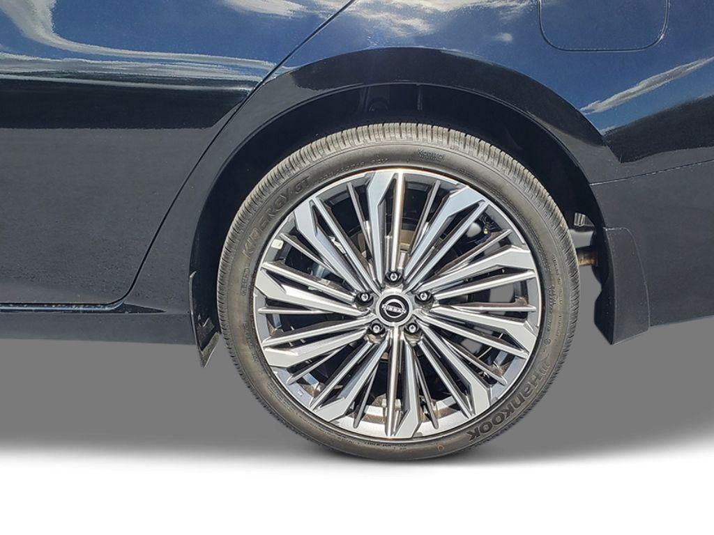 new 2025 Nissan Altima car, priced at $34,100