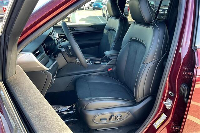 new 2025 Jeep Grand Cherokee car, priced at $45,875