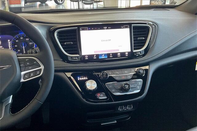new 2025 Chrysler Pacifica car, priced at $42,870