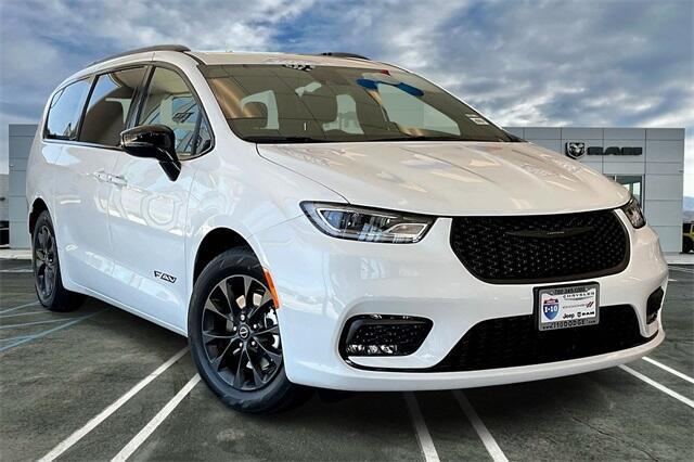 new 2025 Chrysler Pacifica car, priced at $42,870