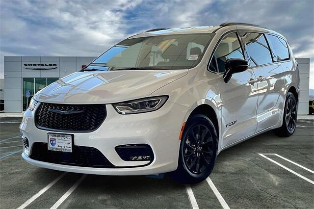 new 2025 Chrysler Pacifica car, priced at $42,870