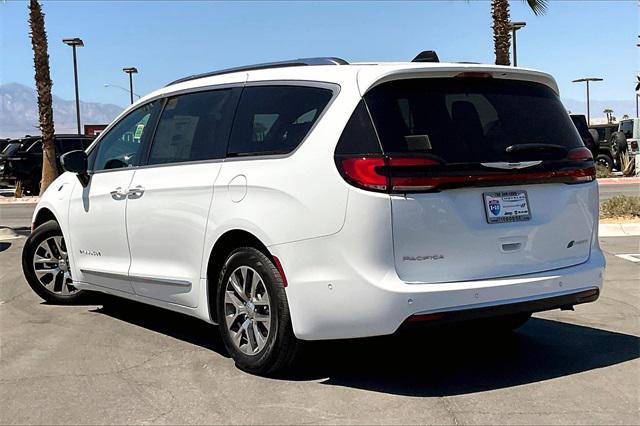 new 2023 Chrysler Pacifica car