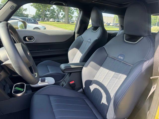 used 2025 MINI Hardtop car, priced at $33,995