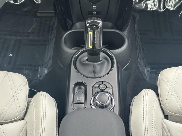 new 2024 MINI Hardtop car, priced at $37,695