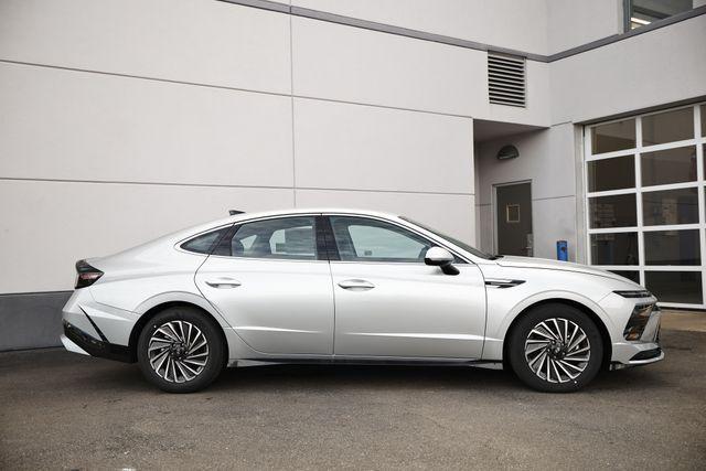 new 2025 Hyundai Sonata Hybrid car, priced at $33,095