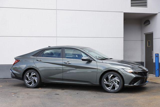 new 2025 Hyundai Elantra car, priced at $31,400