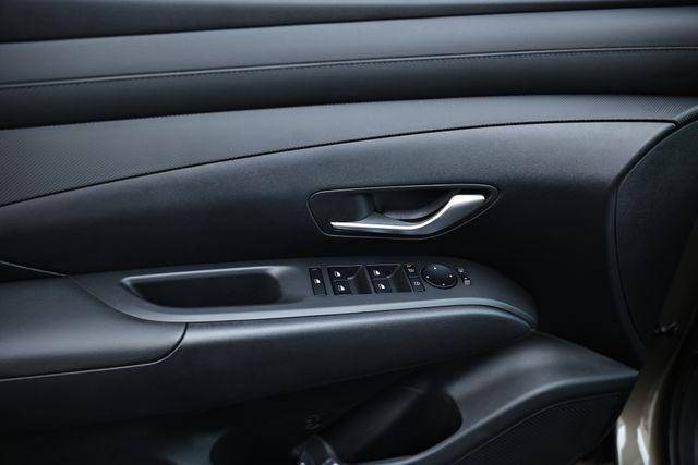 new 2025 Hyundai TUCSON Hybrid car, priced at $35,465