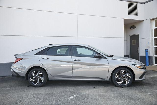 new 2025 Hyundai Elantra car, priced at $29,185