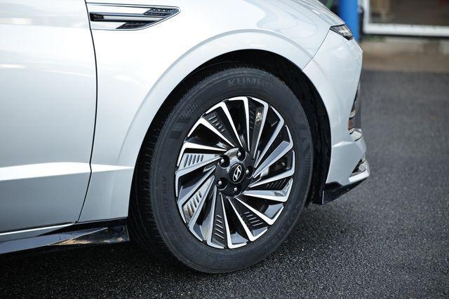 used 2024 Hyundai Sonata Hybrid car, priced at $22,888