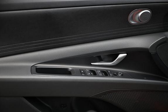 new 2025 Hyundai ELANTRA HEV car, priced at $27,195