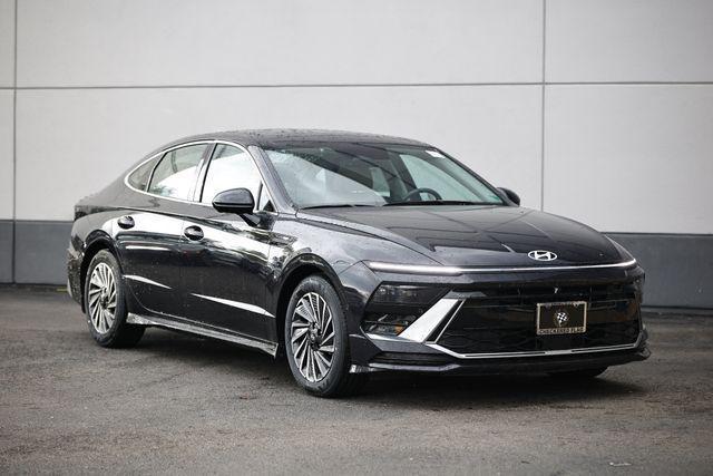 new 2025 Hyundai Sonata Hybrid car, priced at $39,550