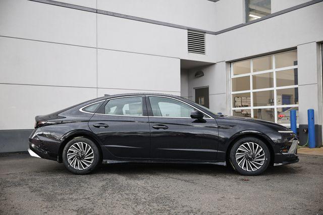 new 2025 Hyundai Sonata Hybrid car, priced at $39,550