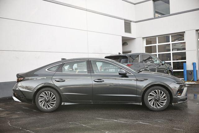 new 2025 Hyundai Sonata Hybrid car, priced at $39,540