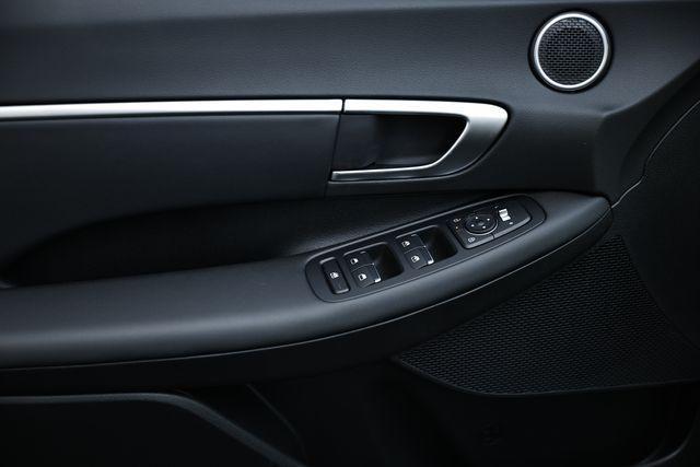 new 2025 Hyundai Sonata Hybrid car, priced at $33,248