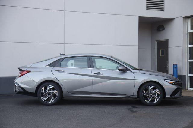 new 2024 Hyundai Elantra car, priced at $27,055