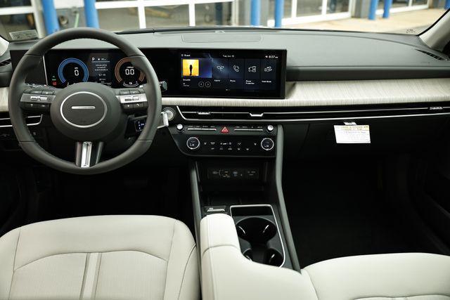 new 2025 Hyundai Sonata Hybrid car, priced at $33,125