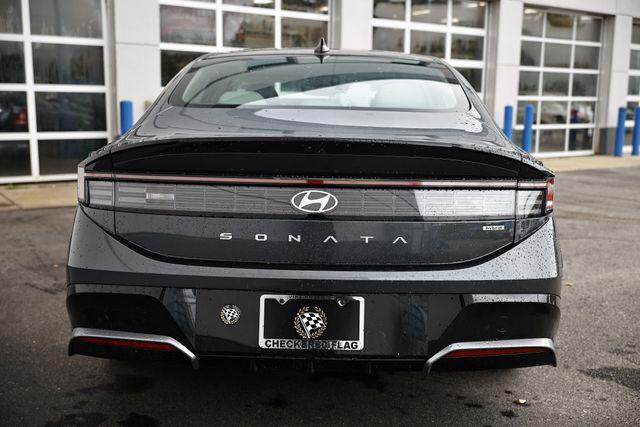 new 2025 Hyundai Sonata Hybrid car, priced at $33,125