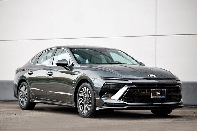 new 2025 Hyundai Sonata Hybrid car, priced at $33,125
